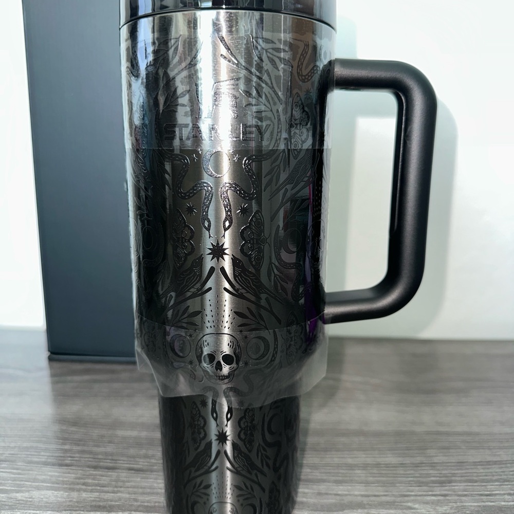 Limited edition Stanley Deadly Damask 40oz quencher